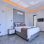 İslamlar 2 Bedroom Secluded With Private Pool Hot Tub فيلة *