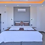 İslamlar 2 Bedroom Secluded With Private Pool Hot Tub فيلة *
