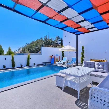 İslamlar 2 Bedroom Secluded With Private Pool Hot Tub فيلة كالكان