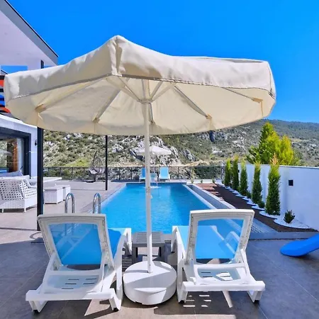 İslamlar 2 Bedroom Secluded With Private Pool Hot Tub فيلة كالكان